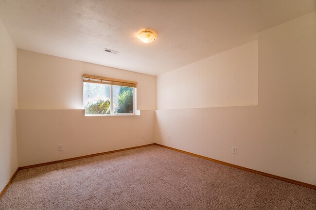 Building Photo - 4307 S Stonington Ln
