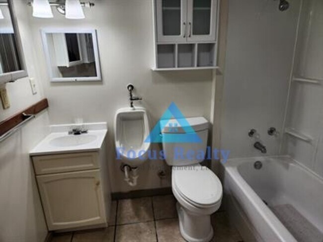 Building Photo - 426 E Wheeling St