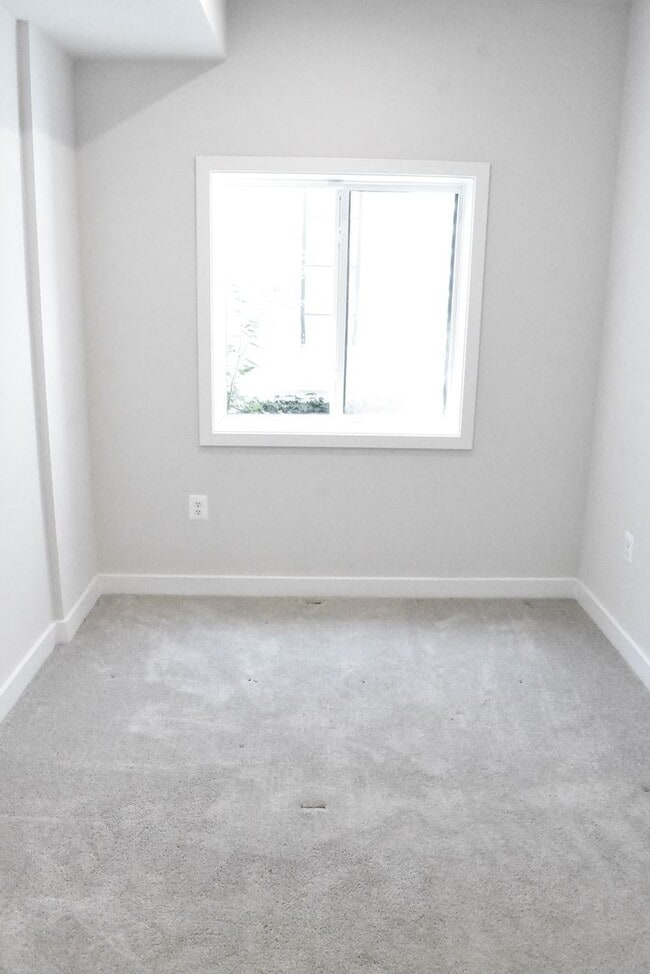 Building Photo - Fantastic Fredericksburg Townhome!