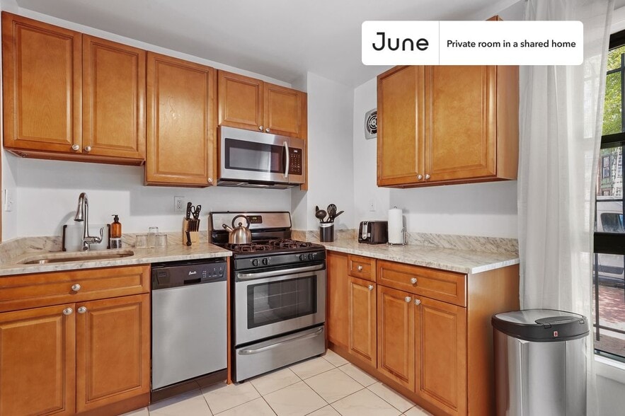Building Photo - Room in Shared 5 bed/3 bath home in Logan Circle
