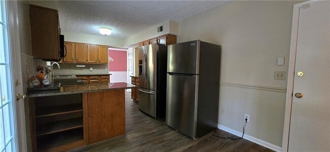 Building Photo - 10420 Summer Creek Dr