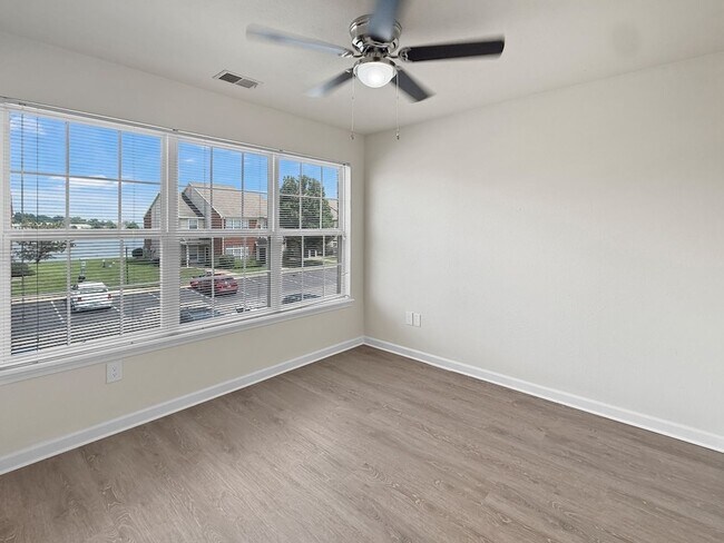 Building Photo - Grand Lakeside Escape: Spacious 3-Bedroom Retreat in Lakeshore Community