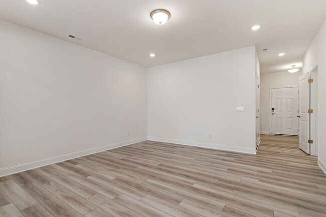Building Photo - 30 Snowshill St