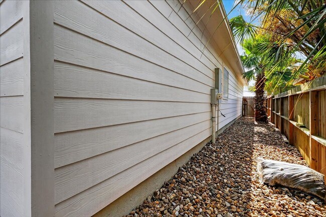 Building Photo - 15229 Barataria Dr