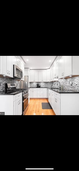 Kitchen (new gas stove) - 14555 Creek Branch Ct