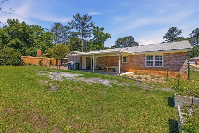 Building Photo - Renovated North Columbus Home with Fenced Yard!