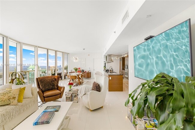 Building Photo - 495 Brickell Ave