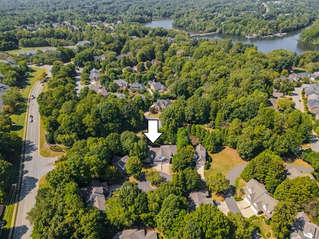 Building Photo - 8 Indigo Cove