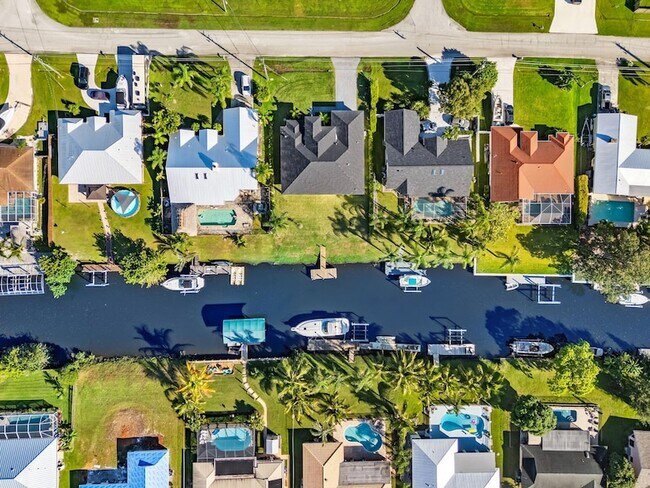 Building Photo - 632 SE Seahouse Dr