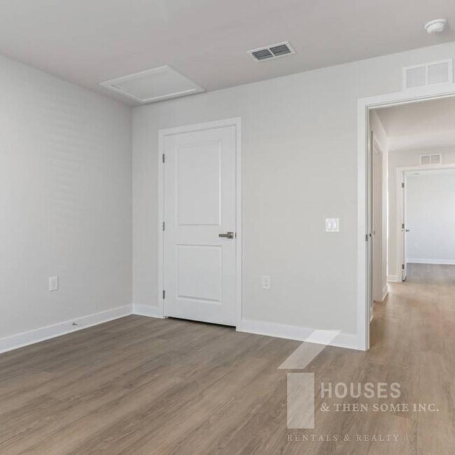 Building Photo - 1130 Bulrush Dr