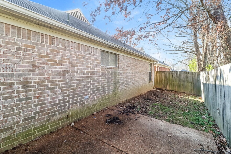 Building Photo - 6804 Kamali Ave