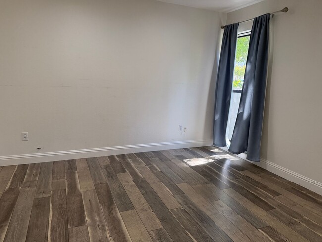 Building Photo - Gorgeous 2 bedroom 2 bath duplex in the trees