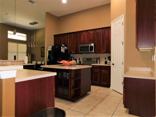 Building Photo - 2051 Autumn View Dr