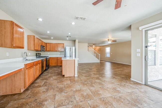 Building Photo - 3221 W Cavedale Dr