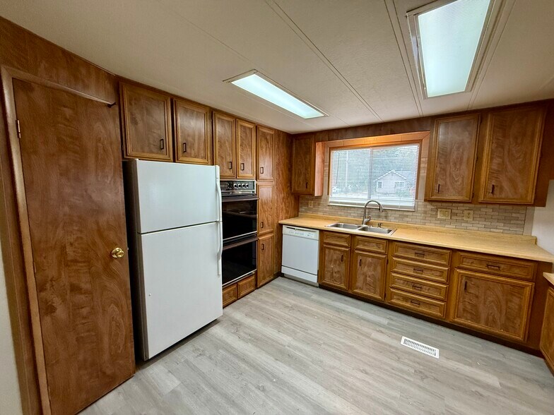 Double Oven - 625 S Evergreen Rd