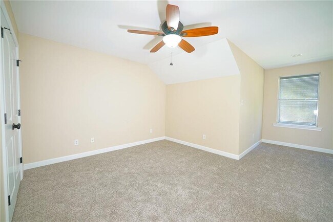 Building Photo - 211 West Dr