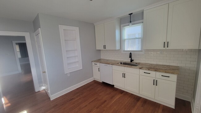 Building Photo - 37-39 N Chase