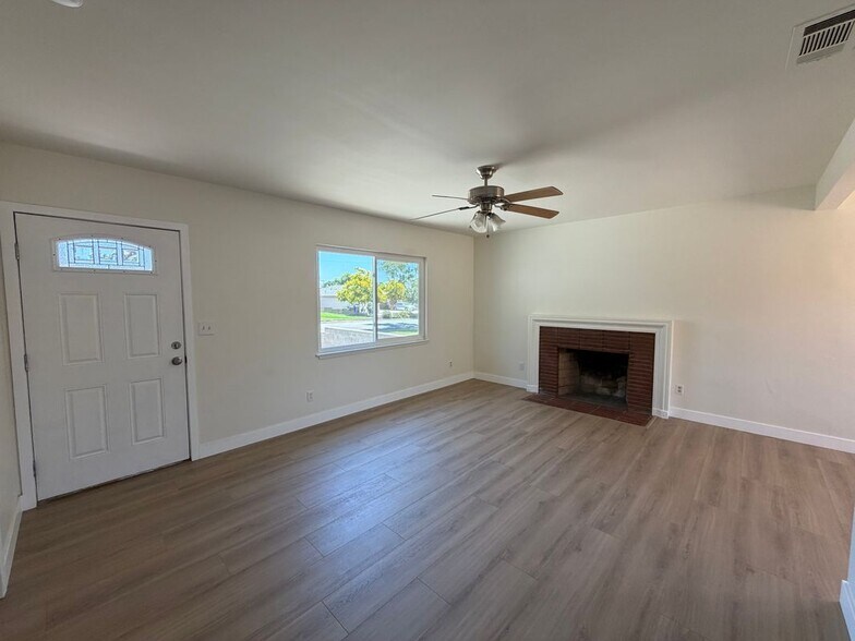 Building Photo - 8232 Malven Ave