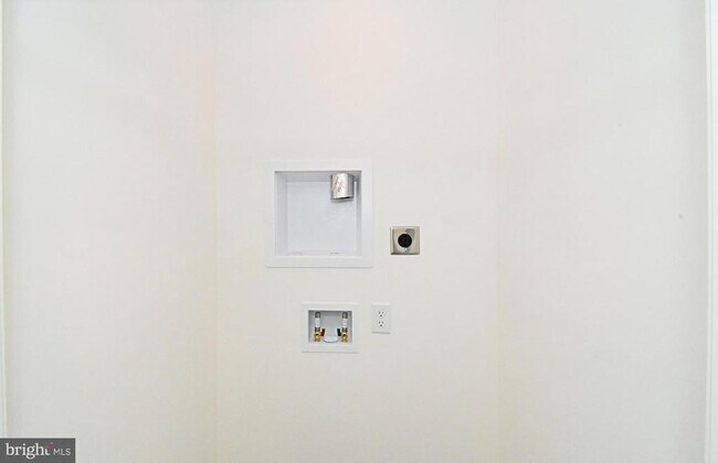 Building Photo - 114 Kuechler Ct