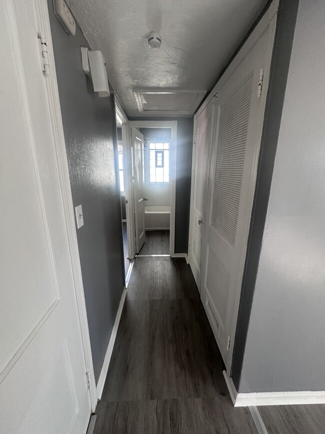 Building Photo - 16313 Clearview Ave