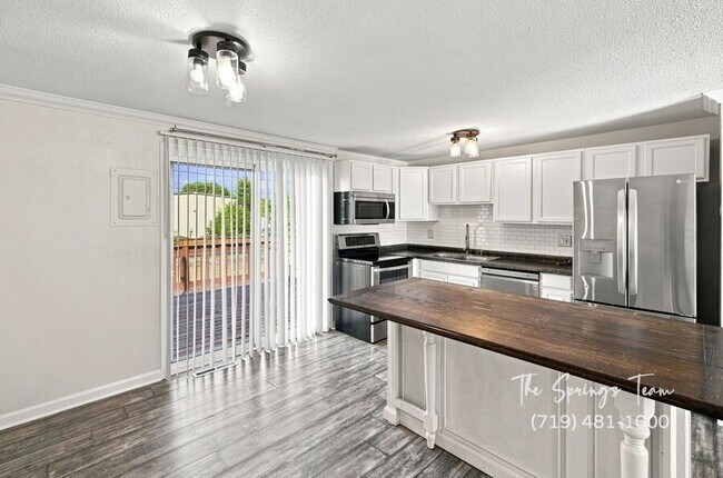 Building Photo - 1495 Prado Dr