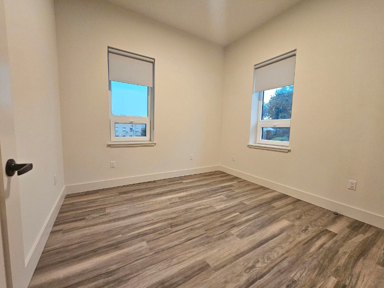 Building Photo - 55 Washington St