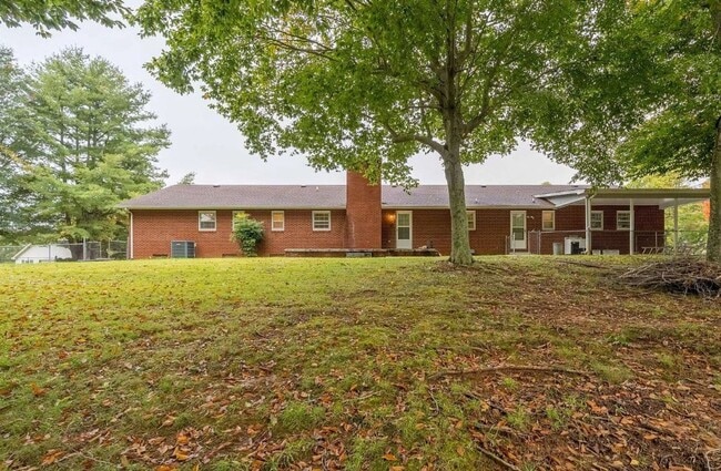 Building Photo - Charming Family Home in Desirable Johnson ...