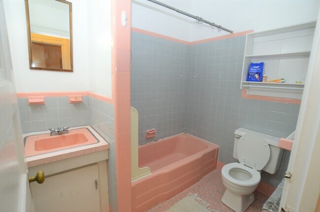 Building Photo - 15 Lynde St