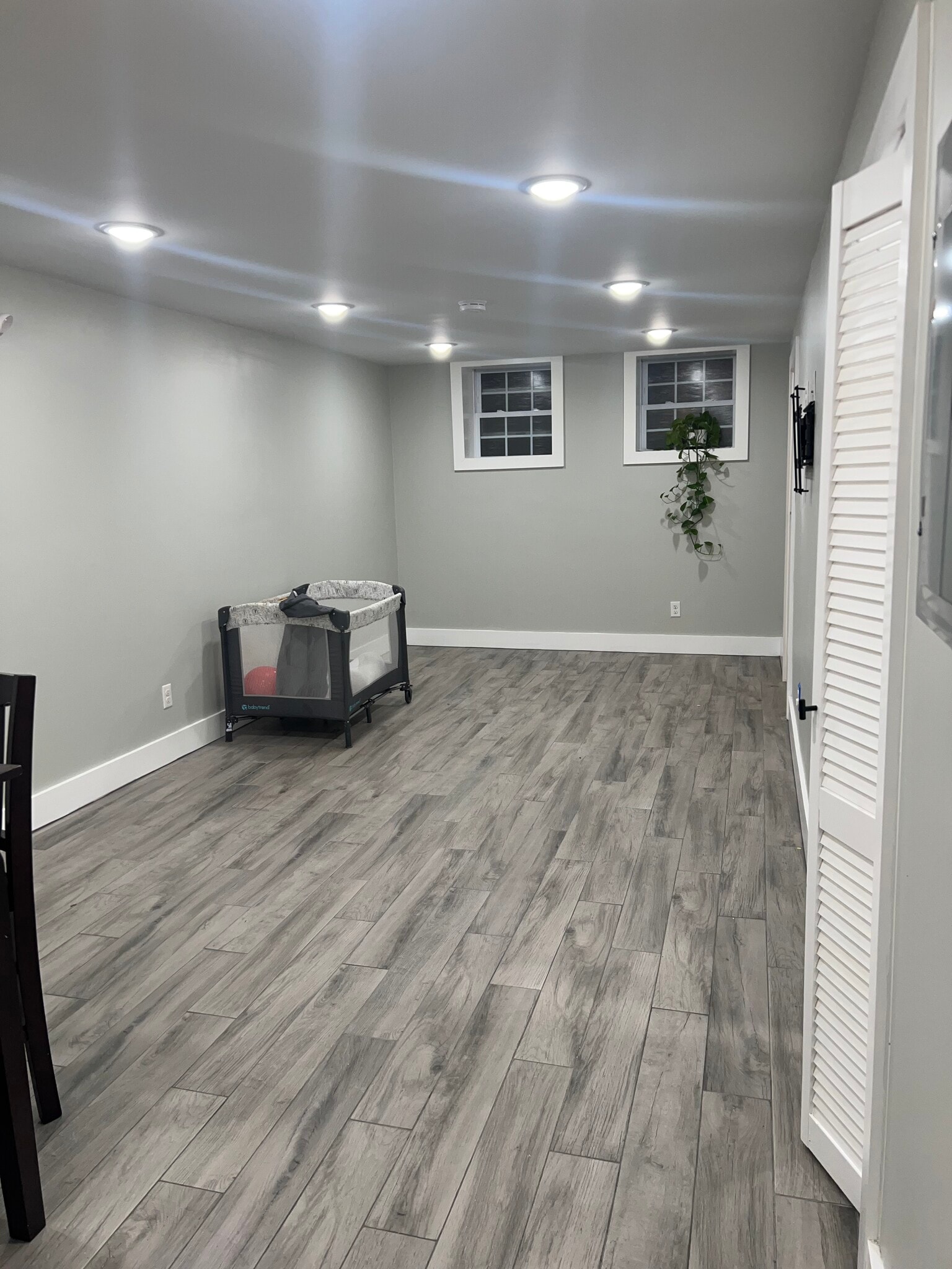 Building Photo - 372 Walnut St