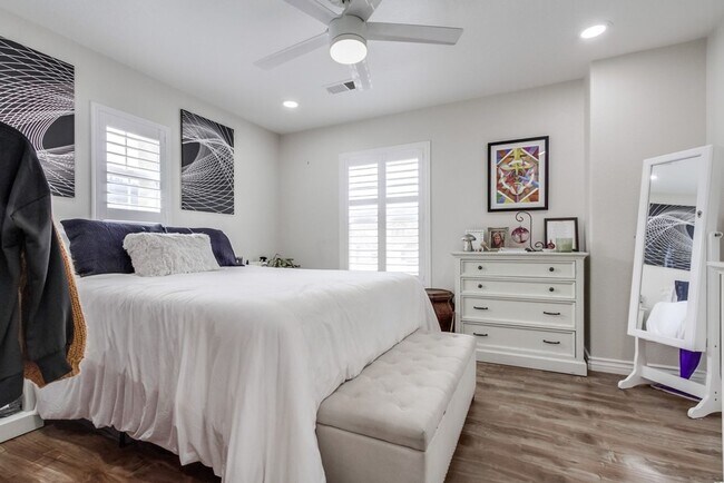 Building Photo - Spacious 3 Bed / 3 Bath Townhome with 2-Car Garage in Gated San Marcos Community