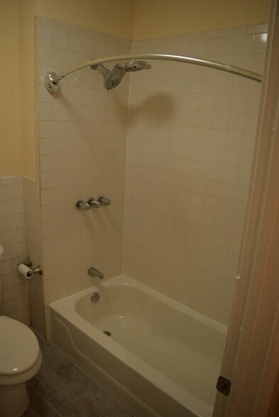 Building Photo - 2132 W Ohio St