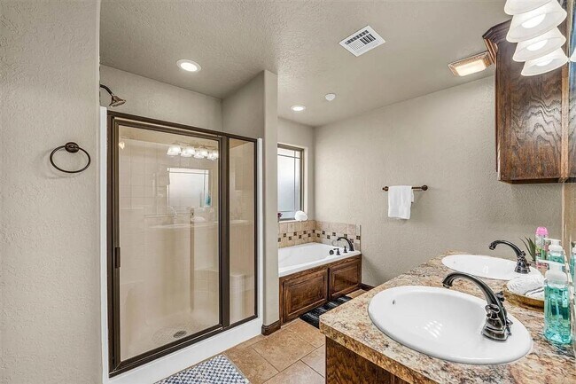 Building Photo - VERY NICE HOME IN THE ROLLING HILLS AREA. PETS NEGOTIABLE WITH OWNERS APPROVAL