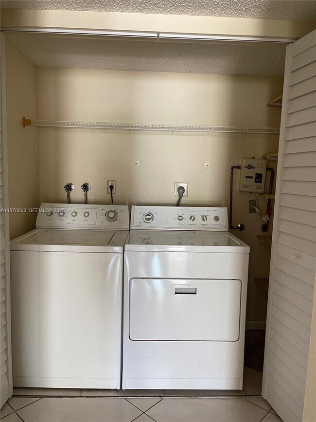 Building Photo - 1301 SW 124th Ct