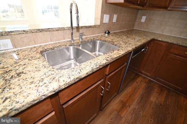 Building Photo - 7001 Chaptico Ct