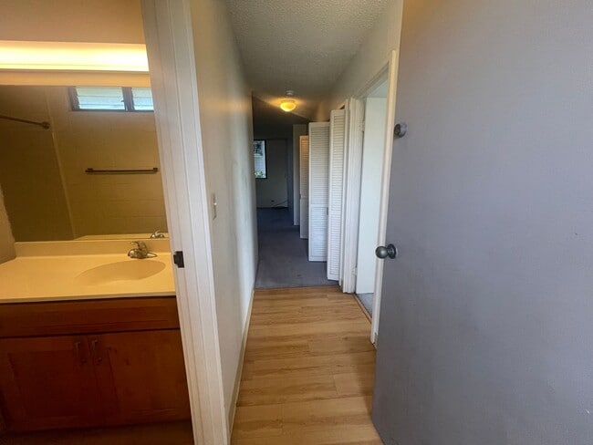 Building Photo - FOR RENT-1314 Kinau ST #204