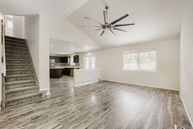 Building Photo - Evolve Real Estate: Meticulously Upgraded 4 Bed 3.5 bath Entertainers Dream - Available NOW!
