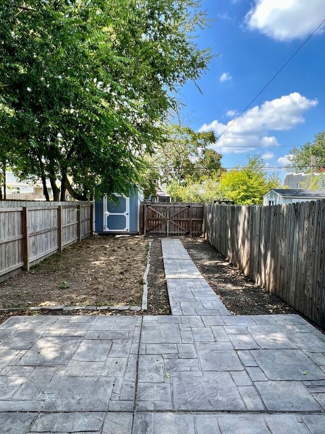 Building Photo - 1228 N 31st St