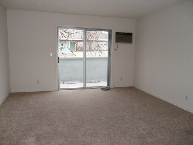 Building Photo - Upstairs 2 Bedroom, 2 Bath in 4-plex near Willow Glen Border!