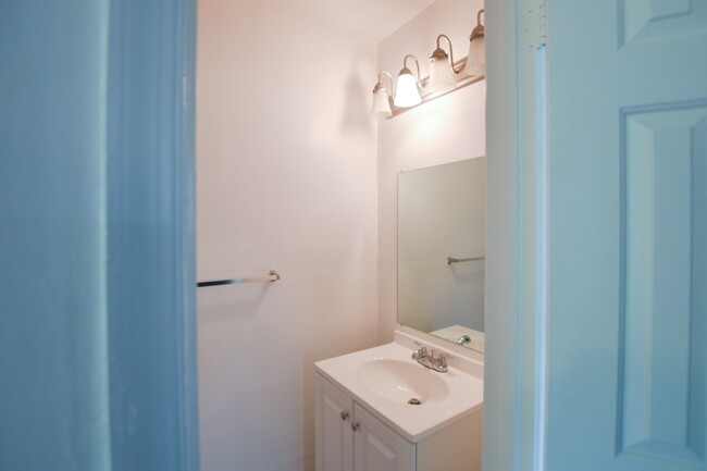 Building Photo - 3BR/1.5BA Home – Great Norfolk Location!