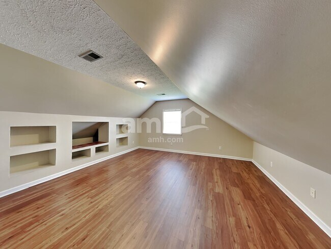 Building Photo - 210 Fox Hunt Ln