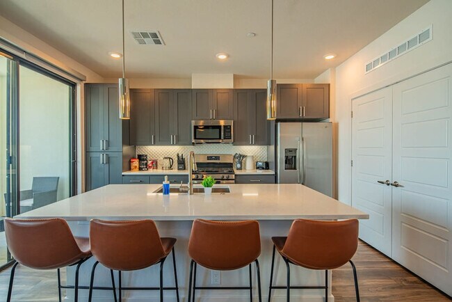 Building Photo - 15501 N Dial Blvd