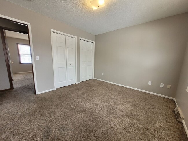 Building Photo - 1761-1763 E Lacona Avenue