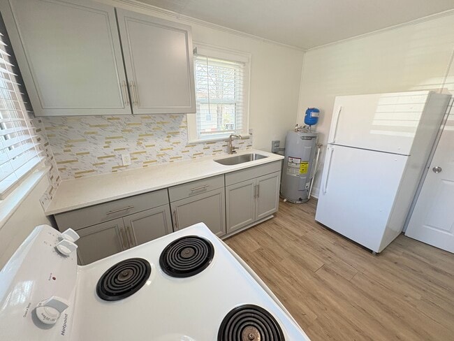 Building Photo - 104 Freeze Ave NW