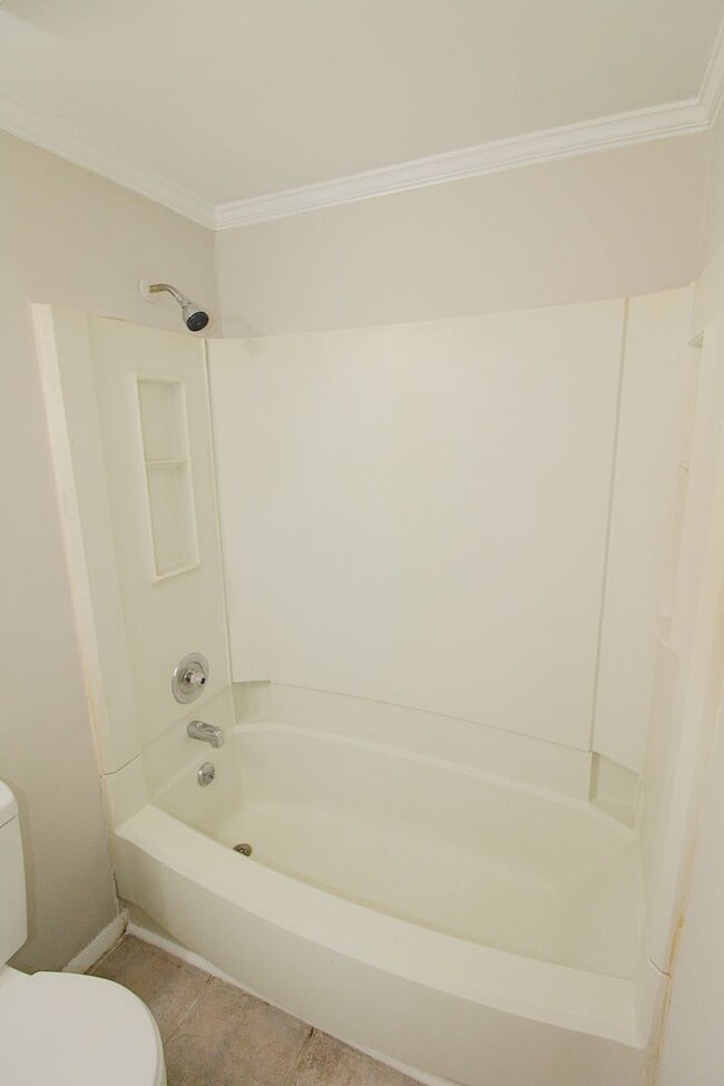 Building Photo - Charming 2 Bedroom, 1 Bath Home on Quiet C...