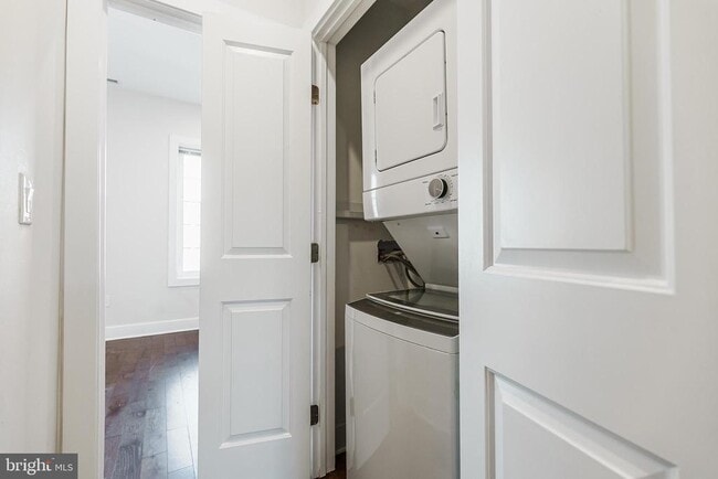 Building Photo - 1331 S Dover St