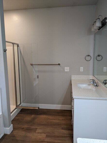 Master bathroom - 889 E 600 N