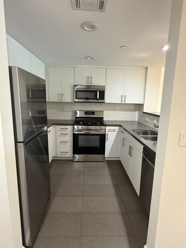 Kitchen - 159 W Green St