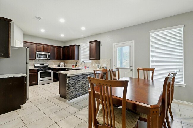 Building Photo - 1627 Northwood Springs Dr