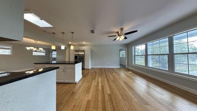 Building Photo - 9401 88th Way N