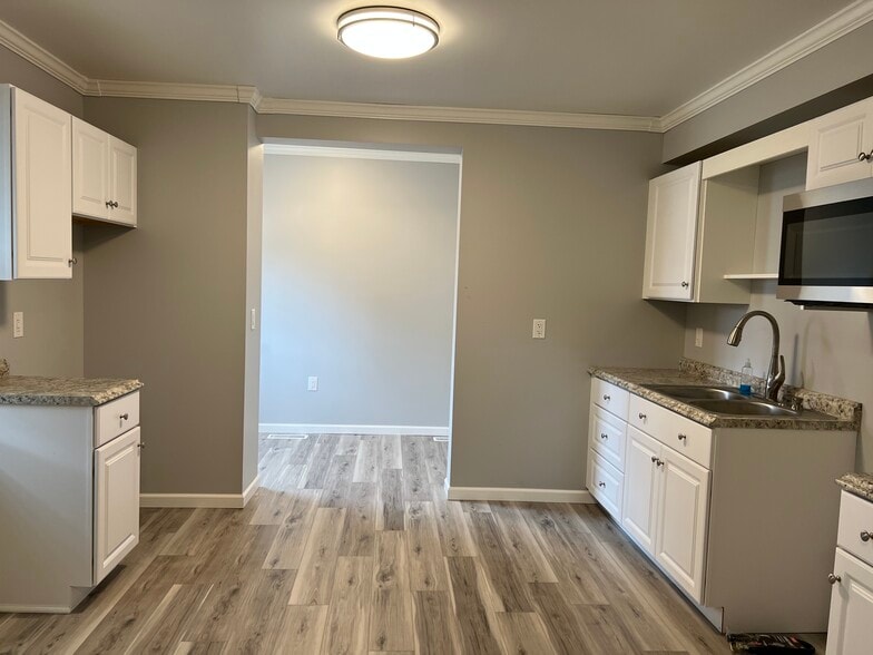 Building Photo - 324 Front St